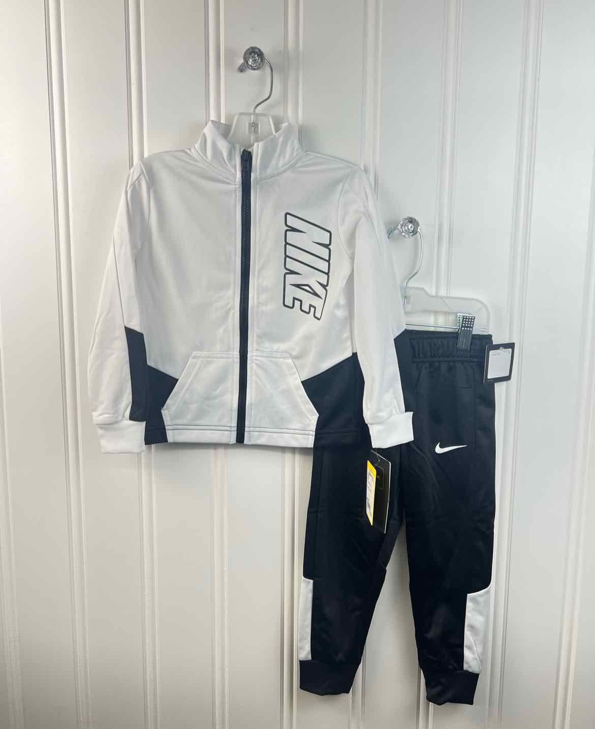 Nike Child Size 3T Outfits