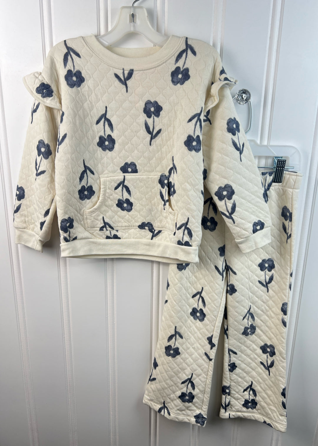 Carters Child Size 4T Outfits